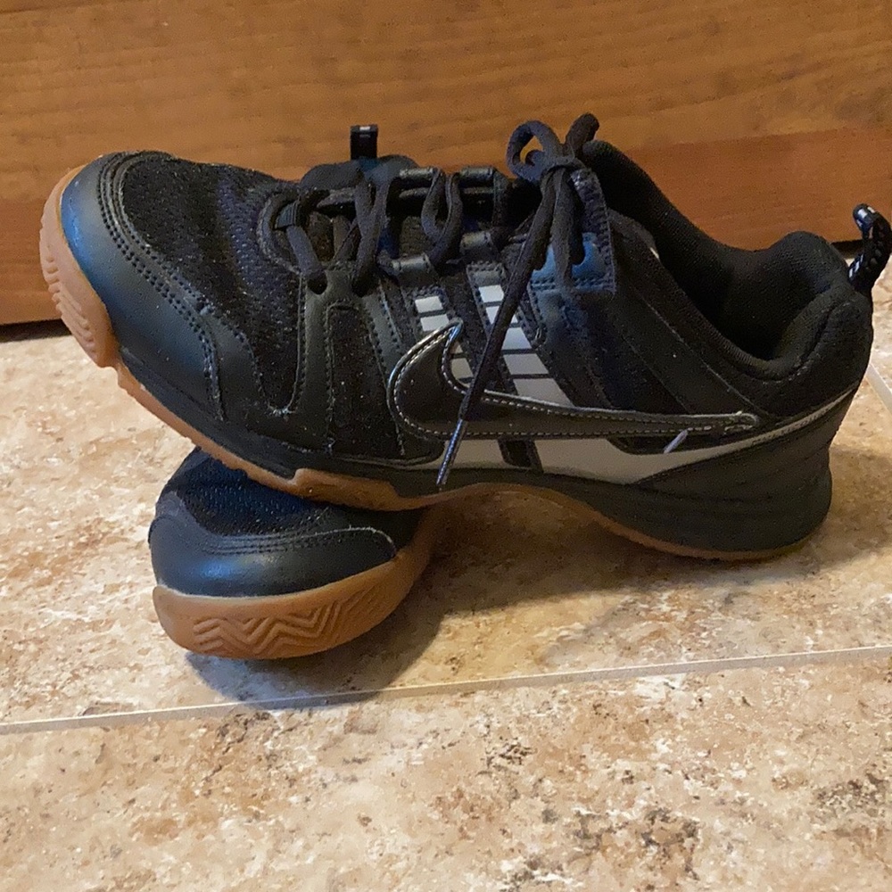Women’s Multicourt Nike shoes, sz. 9.5
